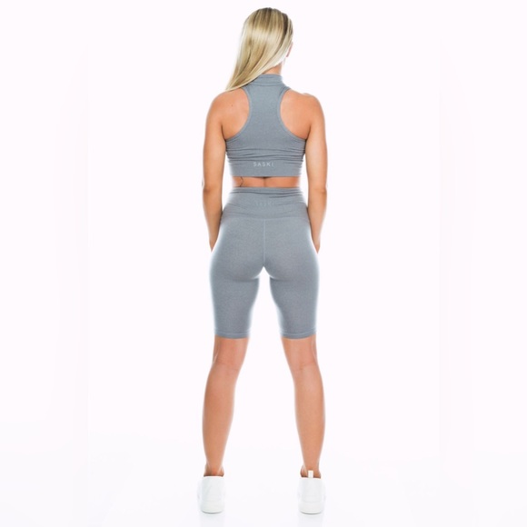 SASKI - zip front sports bra Grey M - Picture 9 of 9